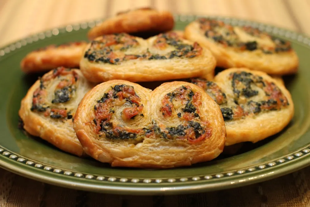 Spinach and garlic palmier