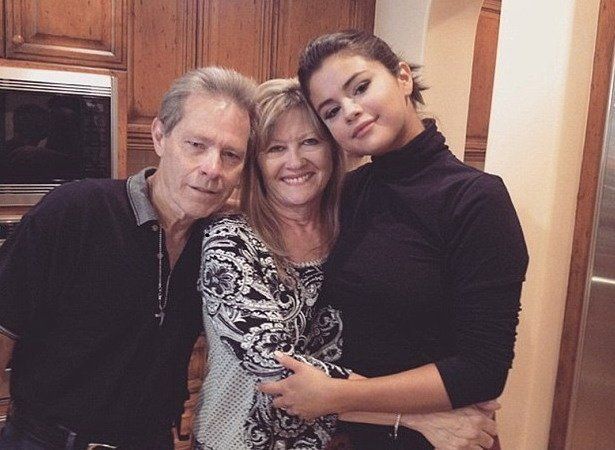 Selena + Nana in 'Selena + Chef' in HBO cooking show