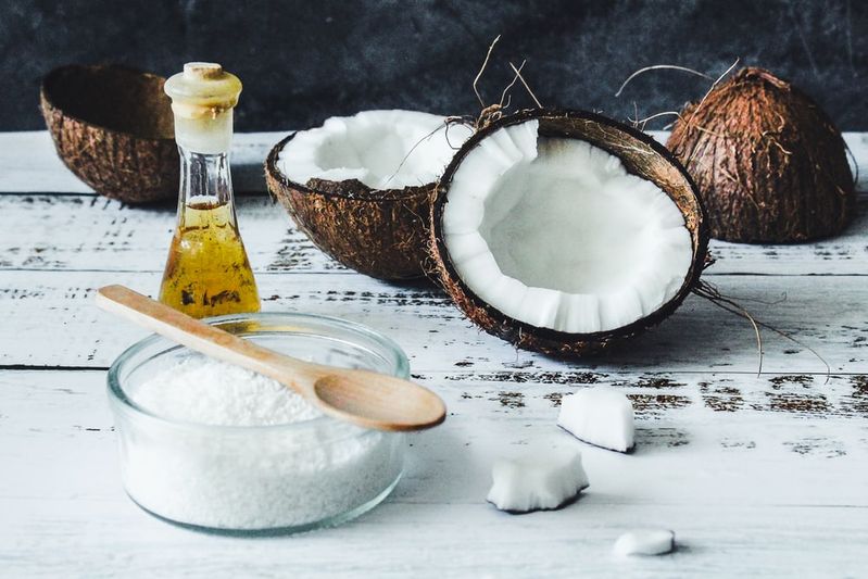 Coconut oil for glowy, clear, and healthy skin this summer