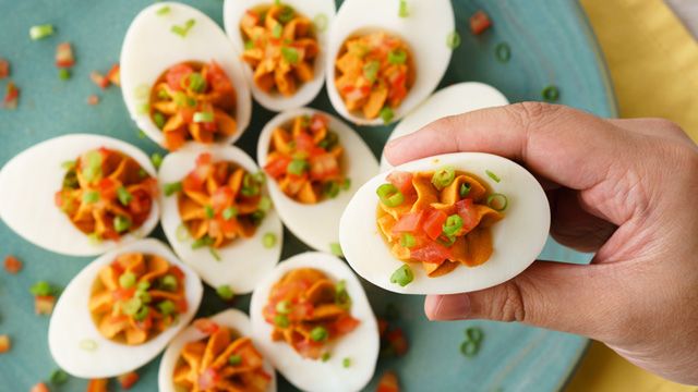9 classic picnic foods_spicy deviled eggs
