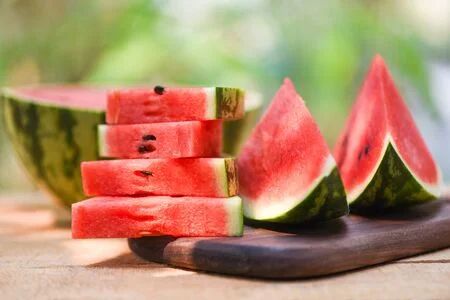 9 classic picnic foods_watermelon slices