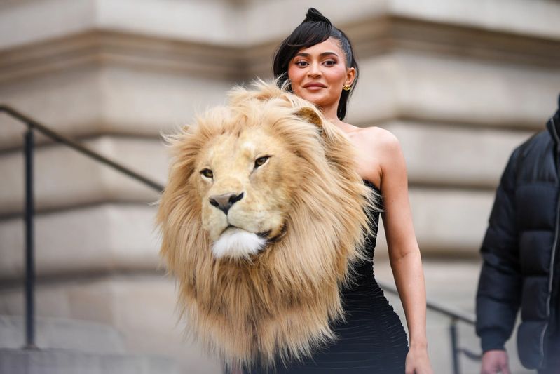 Kylie Jenner wear a gown with lion head