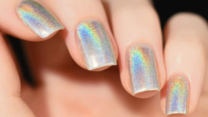 Holographic nail colour