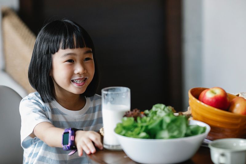 How to Cultivate Healthy Eating Habits in Children