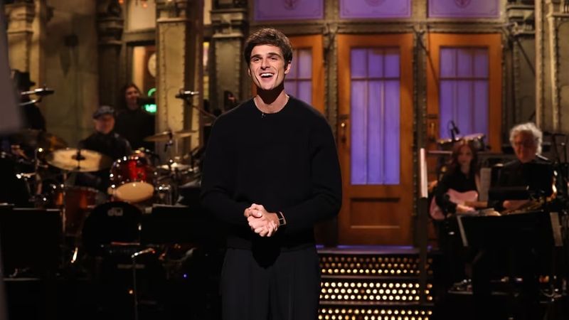 Jacob Elordi takes uncomfortable questions from the audience