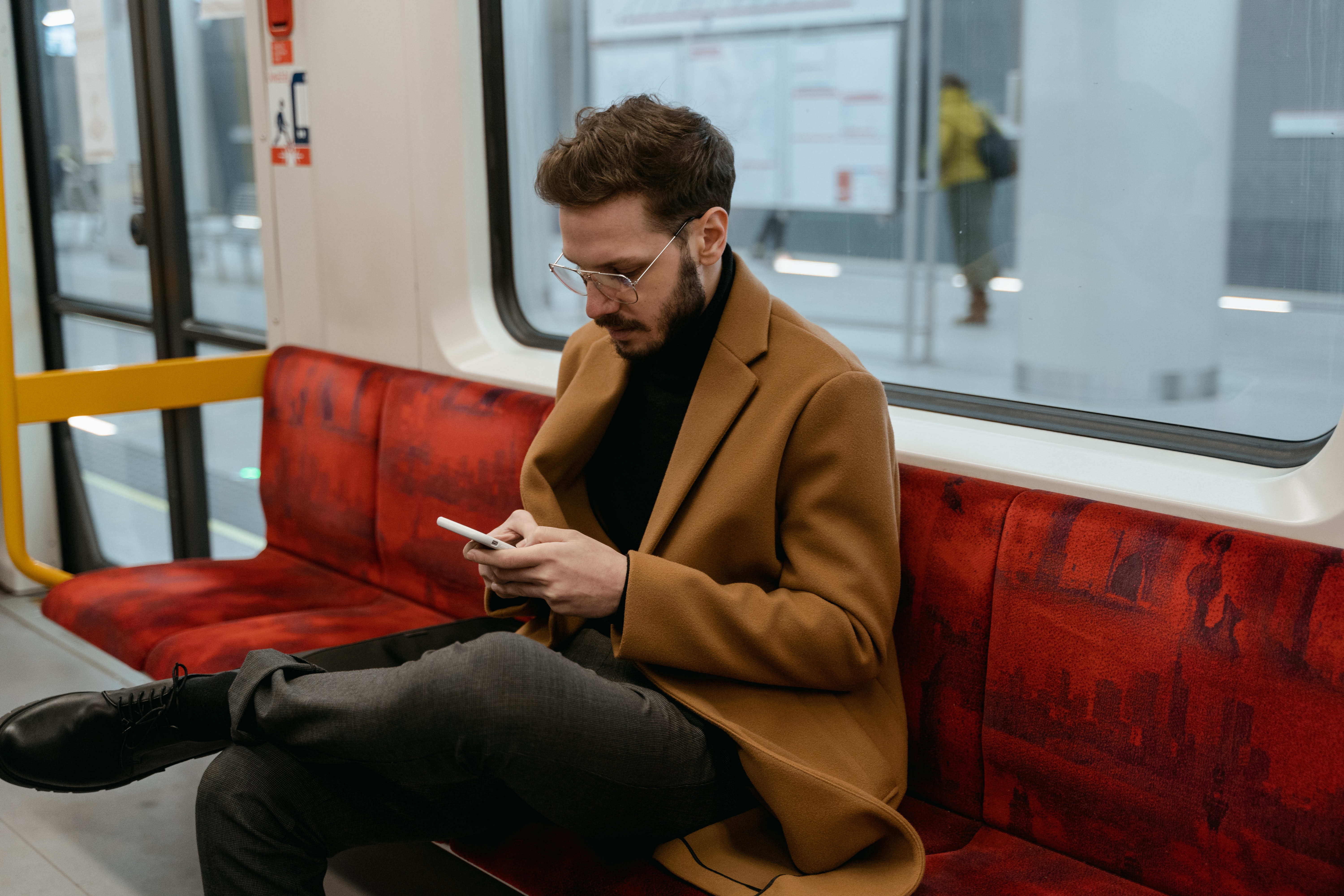 top 5 mobile games to play during work commute